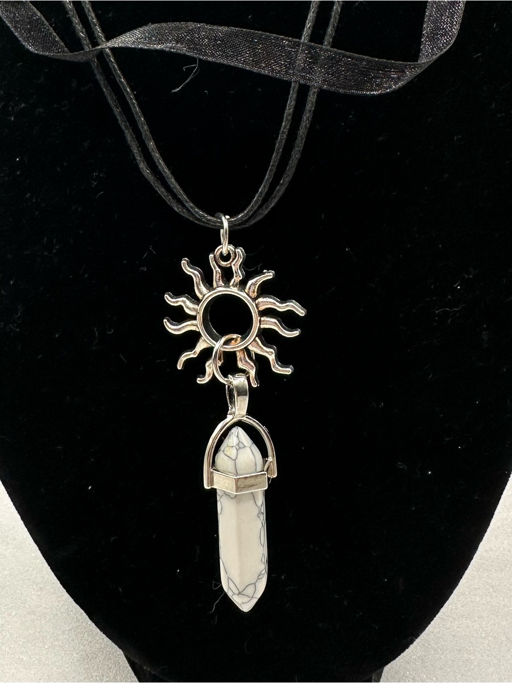 Howlite and sun necklace